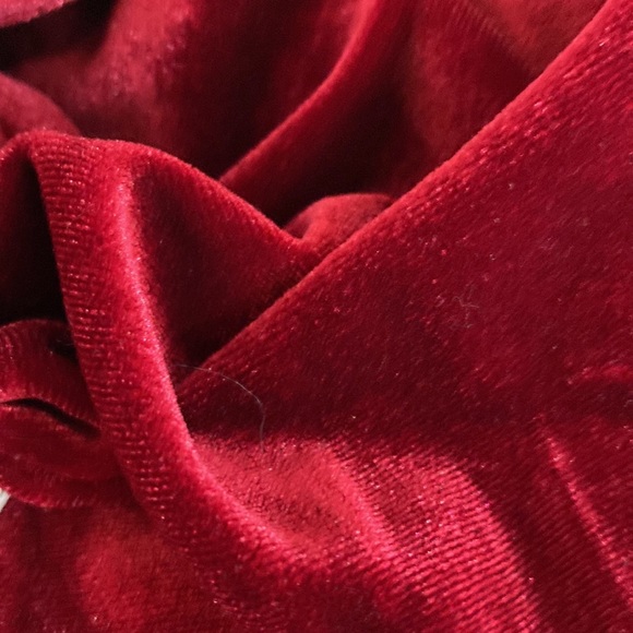Deep red velvet top with pockets cute for the holidays - Picture 5 of 7